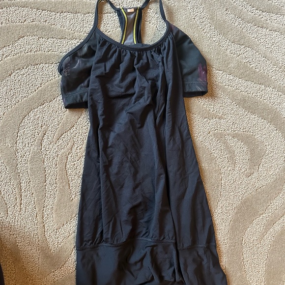 Black lulu top with built in bra - Picture 1 of 2